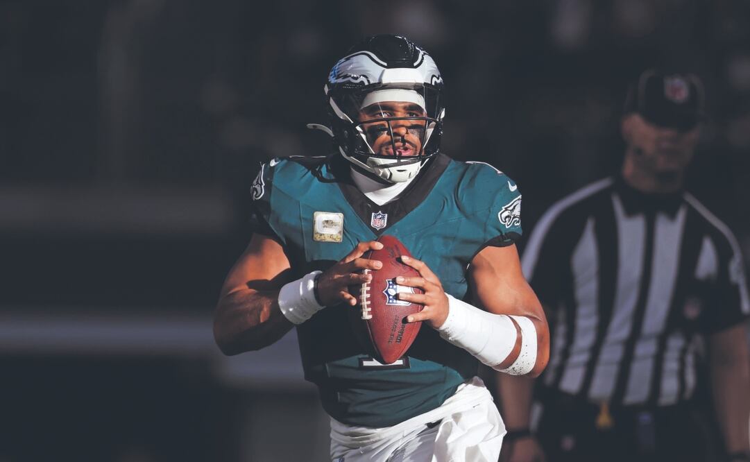 Jalen Hurts lidera una gran ofensiva - Foto: AP