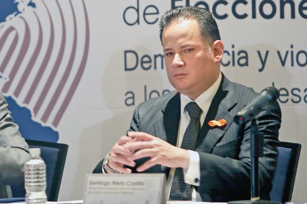 Santiago Nieto Castillo, titular de la Fepade, estuvo muy activo en redes soc ia les en la pasada jornada extraordinaria en el municipio de Tixtla, Guerrero (ARCHIVO. EL UNIVERSAL)