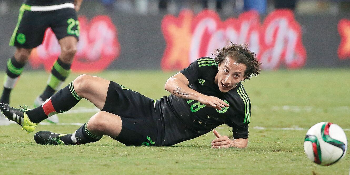 El ‘Principito’ sufrió una dura lesión la semana pasada, que lo dejará fuera de las canchas por al menos un mes; se teme que para el 10 de octubre no estaría listo para jugar con la Selección (TONY GUTIÉRREZ. AP