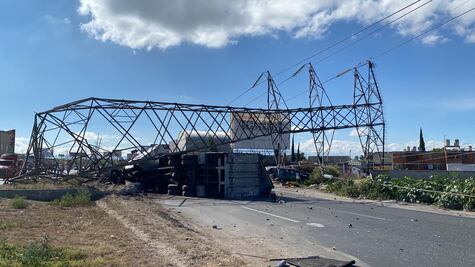 Servicio de la L4 del Mexibús suspendido parcialmente por accidente de tráiler que derribó torre de alta tensión