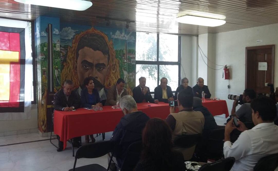 "Seguiremos luchando en salas regionales... vamos a continuar hasta el final", dijo Alberto Anaya, presidente colegiado del Partido del Trabajo.   (Foto: Suzzete Alcántara / El Universal)
