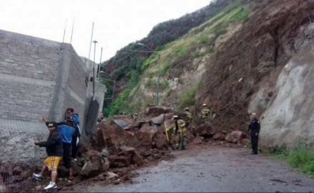 Se desgaja cerro "El Peñón" en la Zaragoza; no hay heridos
