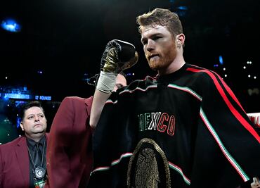 Canelo Álvarez usará marca de guantes mexicana en Las Vegas