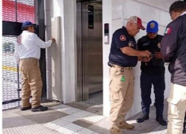 Varias personas quedan atrapadas en elevador de estación Puente Rojo del Trolebús Santa Martha-Chalco; no se reportan lesionados