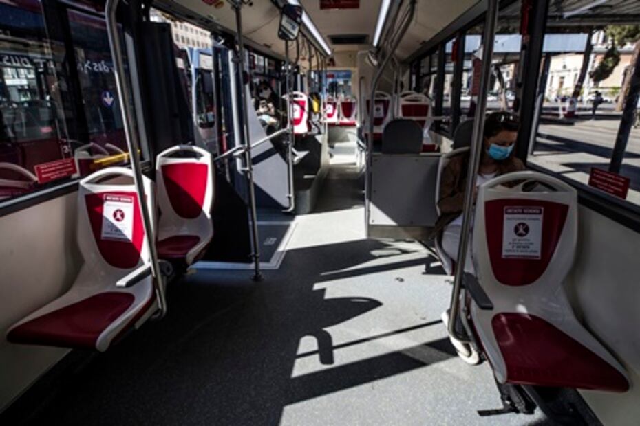 Italia ensaya cómo será el transporte público en la era del coronavirus