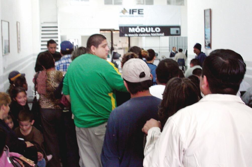 Como parte de la campaña para tramitar la credencial de elector, las autoridades electorales han realizado giras de trabajo en Chicago, Los Ángeles y Washington, en Estados Unidos (ARCHIVO. EL UNIVERSAL)