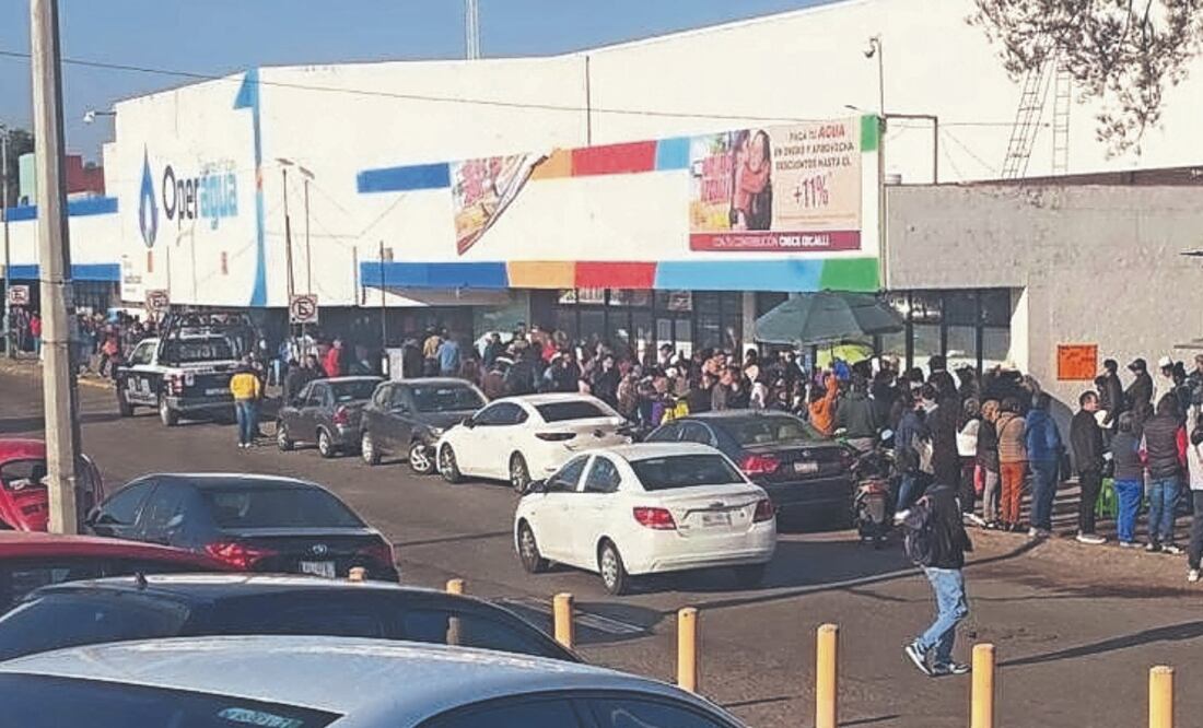 El cobro de agua fluyó de forma normal para los contribuyentes. Foto Especial
