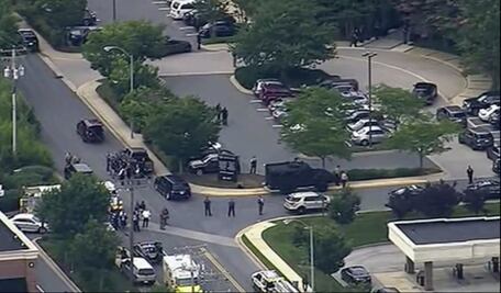 Medios locales reportan varios muertos y heridos por tiroteo en periódico de Maryland