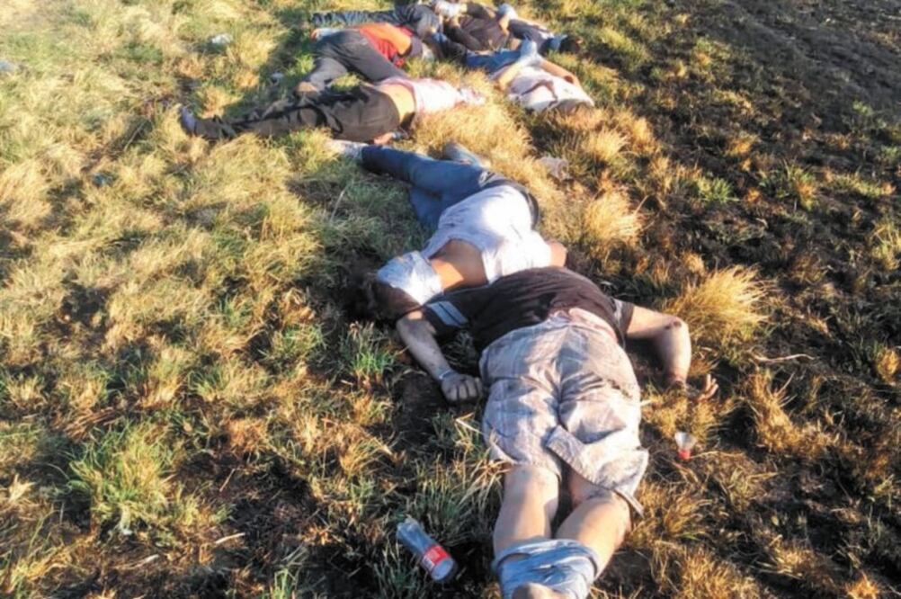 Los cuerpos estaban maniatados y amordazados, además presentaban impactos de bala en la cabeza, precisaron las autoridades (ESPECIAL)