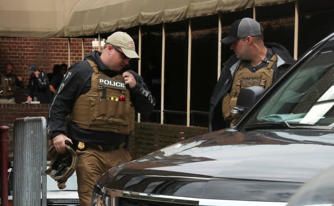 Policía en la embajada venezolana en Washington (Foto: Reuters)