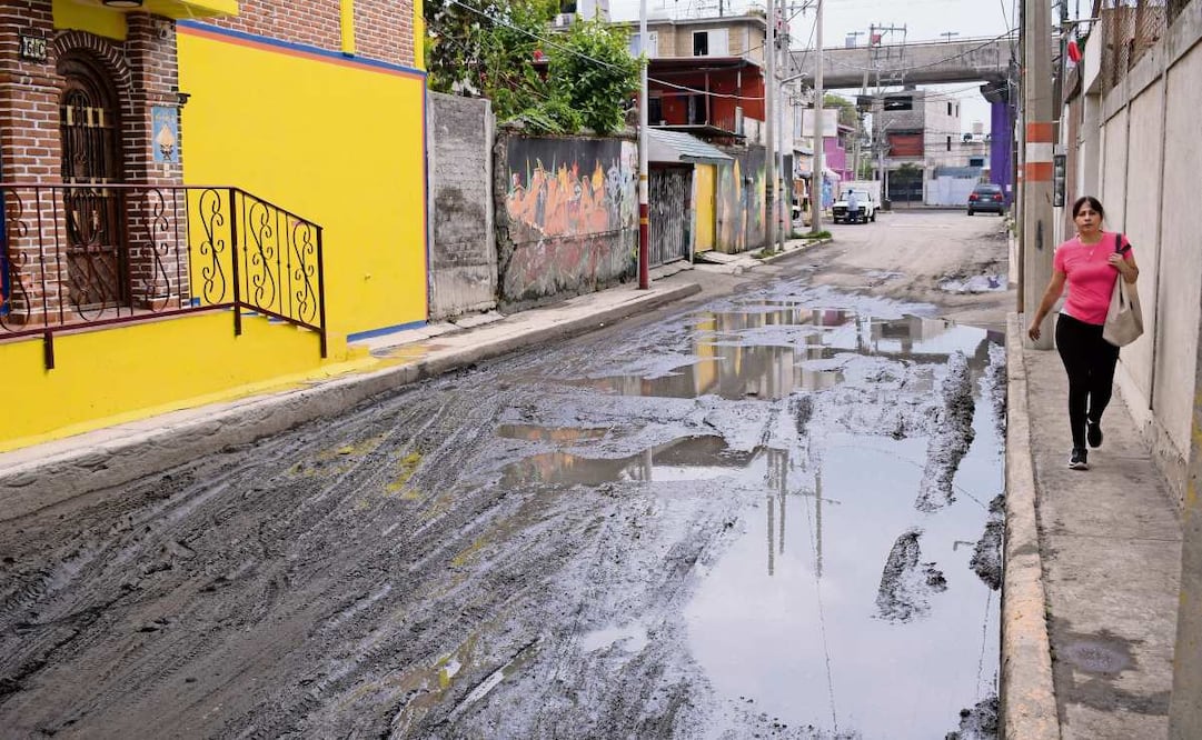 EL UNIVERSAL realizó un recorrido por La Conchita Zapotitlán donde persisten los daños en las calles, derivado de la fuerte lluvia de la semana pasada, además de un olor desagradable. Foto: SANTIAGO CADENA. EL UNIVERSAL