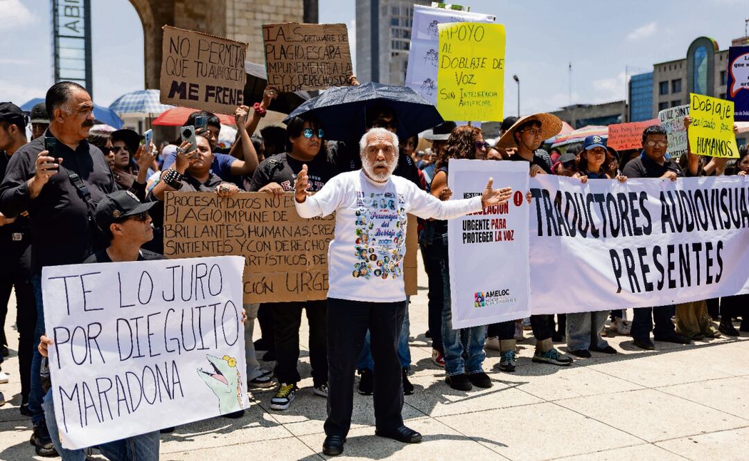 Cerca de 2 mil artistas de distintos sectores se reunieron en el Monumento a la Revolución. Foto: Hugo Salvador / EL UNIVERSAL