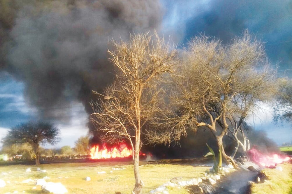 Magnitud. Protección Civil de Tlahuelilpan y Mixquiahuala sofocaron las llamas que alcanzaron 30 m de altura. 