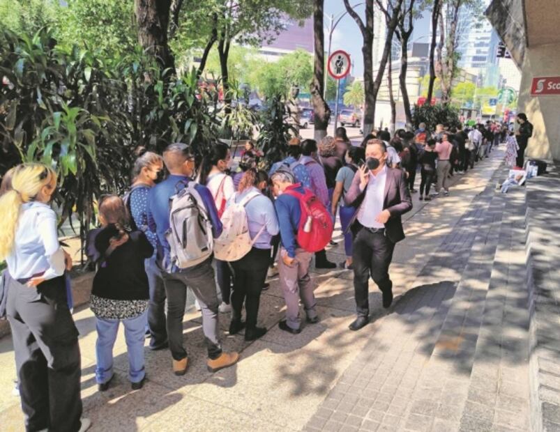 Acuden al SAT para proteger su sueldo