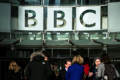 Mujeres de la BBC exigen pagos atrasados por desigualdad salarial
