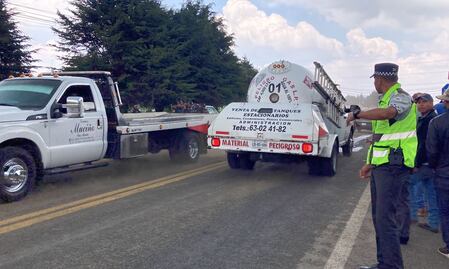 Tras 3 horas de bloqueo, reabren la circulación de la México-Cuernavaca; “Mal, afecta aquí a todo mundo", dicen afectados por manifestantes