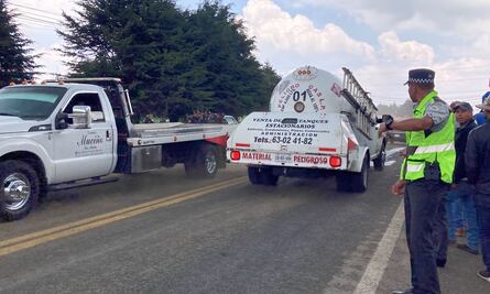 Tras 3 horas de bloqueo, reabren la circulación de la México-Cuernavaca; “Mal, afecta aquí a todo mundo", dicen afectados por manifestantes