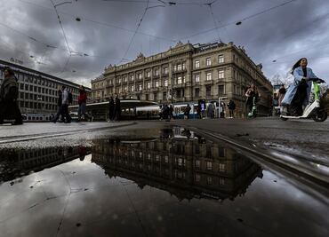Banco UBS habría aceptado pagar 2 mmdd por Credit Suisse, dice The Financial Times