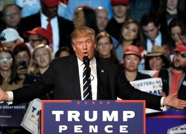 Trump reconsidera enjuiciar a Clinton porque no quiere "dañarla"