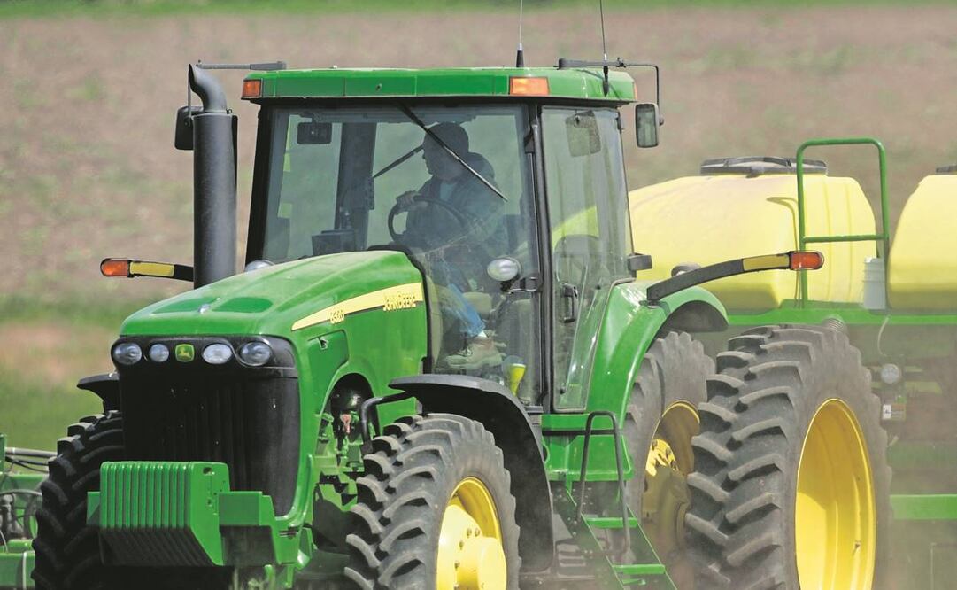 El verde de los tractores John Deere les da distintividad, dijo el titular del IMPI. Foto: Archivo AP