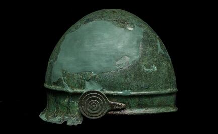 Hallan rara inscripción en yelmo etrusco de hace 2 mil 400 años