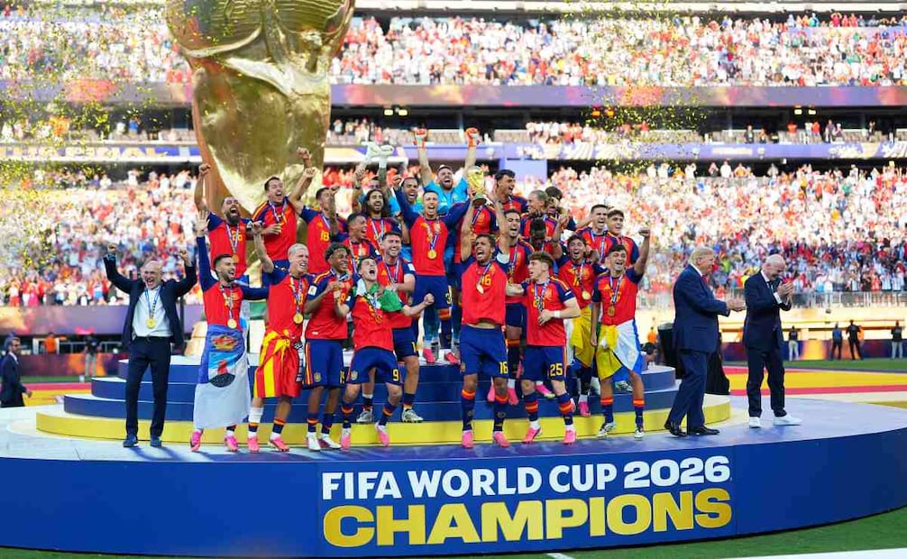 España levantando la Copa del Mundo 2026 (19/07/2026). Foto: AP
