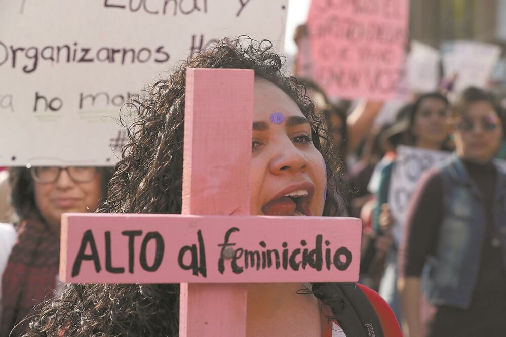 Asociaciones civiles advierten que las agresiones del crimen organizado contra la población femenina pueden ir desde las físicas, secuestro, trata de personas, violencia sexual y hasta feminicidio. Foto: Archivo El Universal