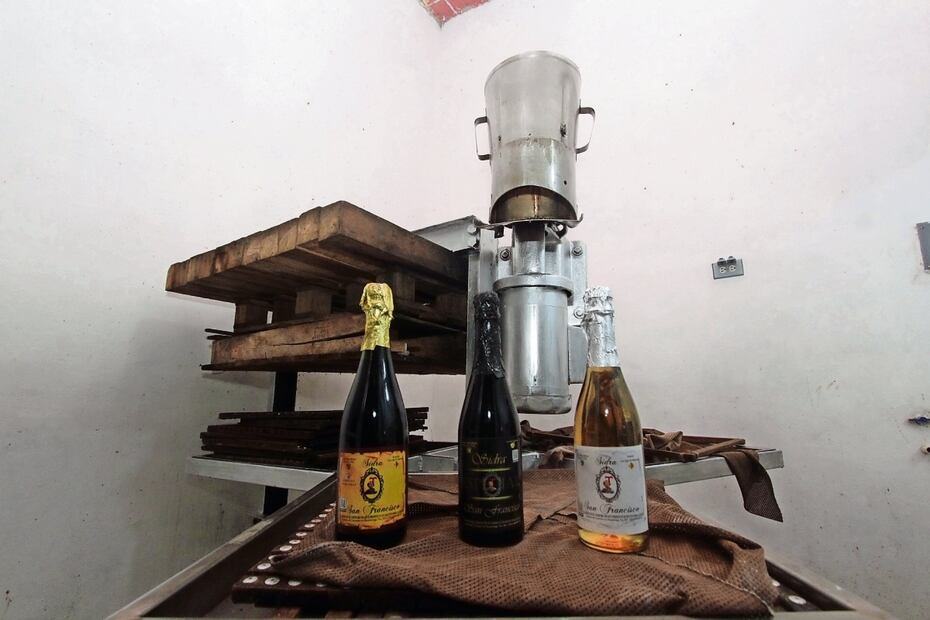 Sidra San Francisco elabora 12 tipos de sabores, entre los que destacan, pera, arándano, durazno y mandarina. Foto: Omar Contreras/El Universal