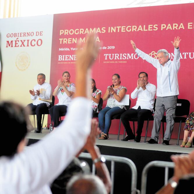El presidente Andrés Manuel López Obrador reconoció la labor que realiza el gobernador de Yucatán, Mauricio Vila, con las comunidades pobres del estado, “está haciendo un buen trabajo”, dijo. PRESIDENCIA 