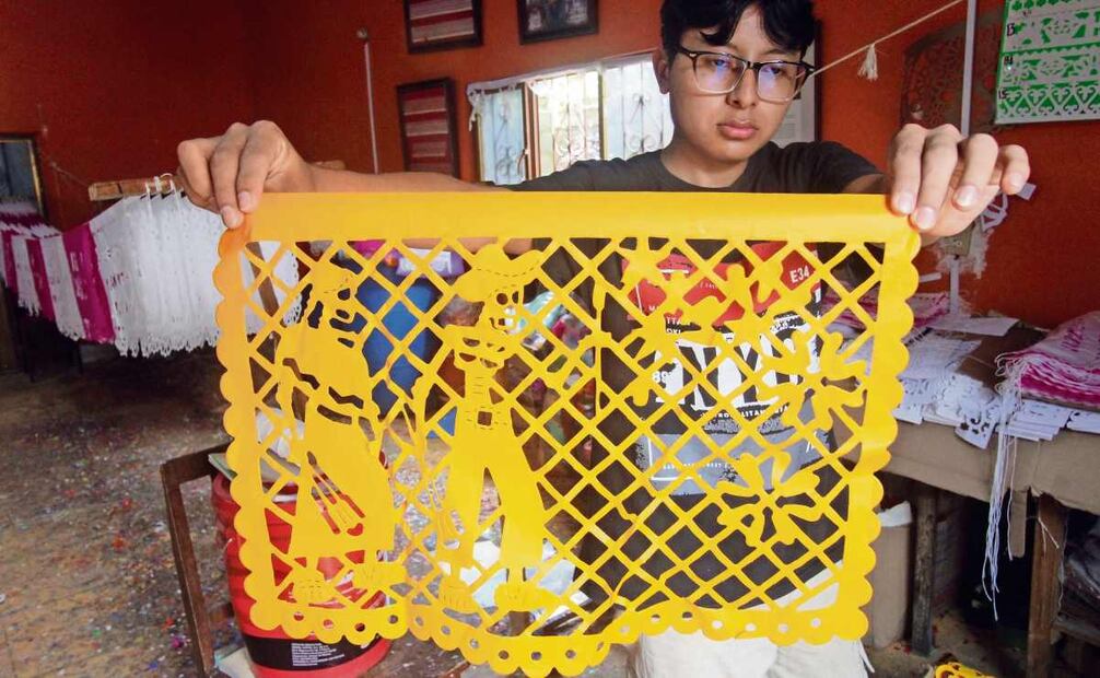 Aunque se apoyan en herramientas digitales para diseñar algunos patrones, cada pieza se elabora de forma artesanal. Foto: Omar Contreras / EL UNIVERSAL