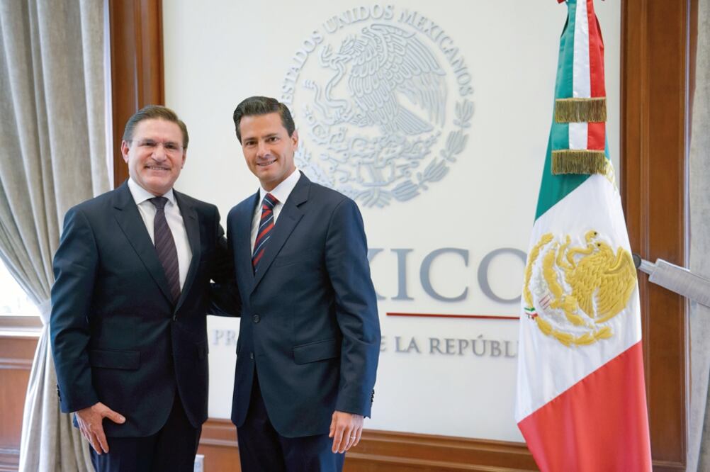 El presidente Enrique Peña Nieto extendió el respaldo del gobierno federal al gobernador electo de Durango, José Rosas Aispuro, con el objetivo de impulsar nuevos proyectos (PRESIDENCIA)