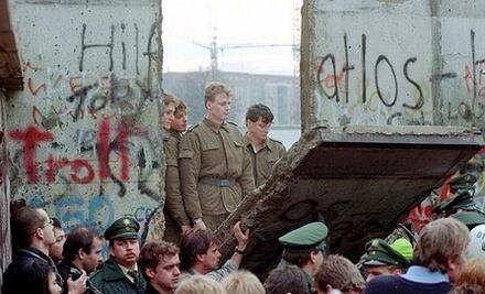 Carl Sagan y el Muro de Berlín, en un día como hoy