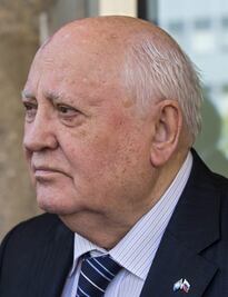 Gorbachov alaba a Castro por combatir a EU