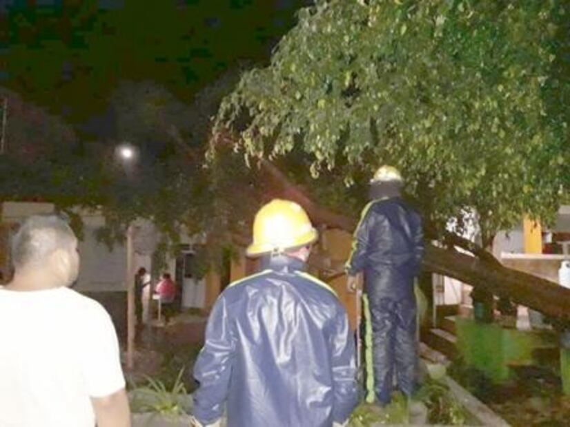 Lluvia y granizo dañan alrededor de 100 casas en Huajuapan