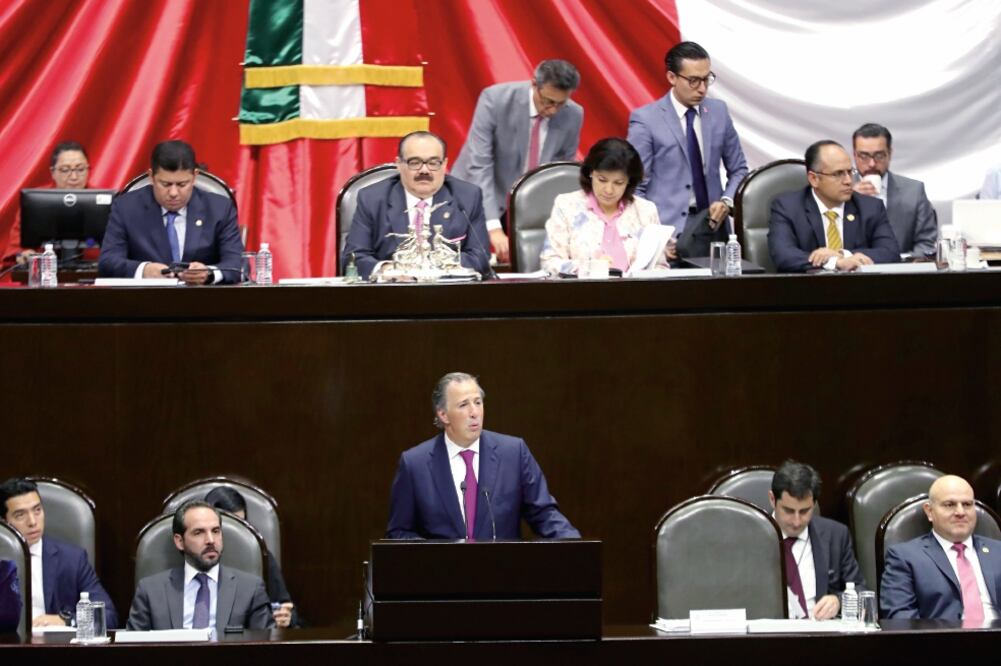 Durante su comparecencia ante el pleno de la Cámara Baja, José Antonio Meade, secretario de Hacienda, aseguró que hace más de dos décadas no se veía un crecimiento económico como el que existe actualmente. (LUCÍA GODINEZ. EL UNIVERSAL)