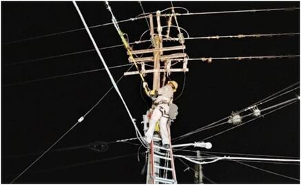 Frente frío dejó sin luz a medio millón de usuarios en seis estados; CFE restableció en 99% el suministro 