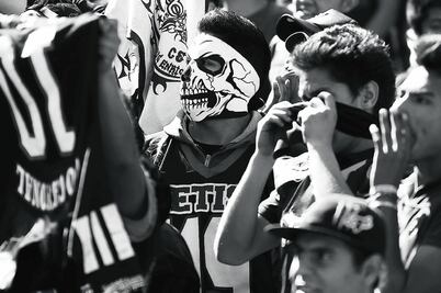 Prender fuego a la propia casa