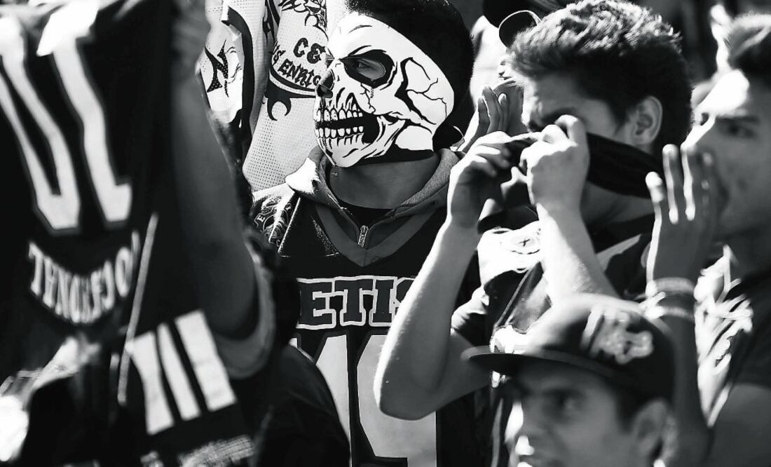 Prender fuego a la propia casa