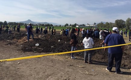 Pobladores buscan restos en zona de ducto en Tlahuelilpan, Hidalgo