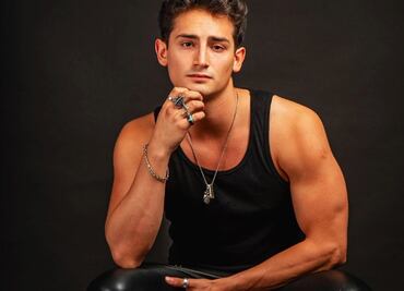 Emilio Osorio reconoce que es devoto a la santería como su mamá