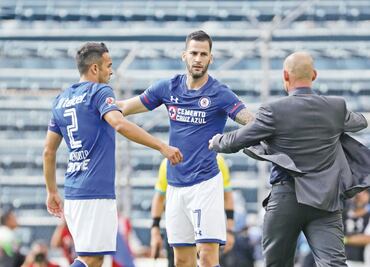 Despiertan Azules en casa; van invictos