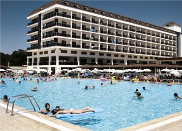 Hoteleros rechazan propuesta de eliminar fines de semana largos