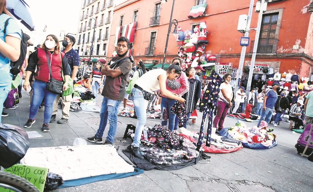 Según la líder de ambulantes, por la pandemia y el desempleo surgieron 200 organizaciones de comercio informal. Foto: Valente Rosas/ EL UNIVERSAL.