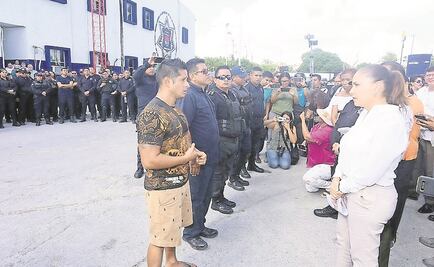 En Cancún, acusan a mando de nexo con delincuencia; lo expulsan a empujones