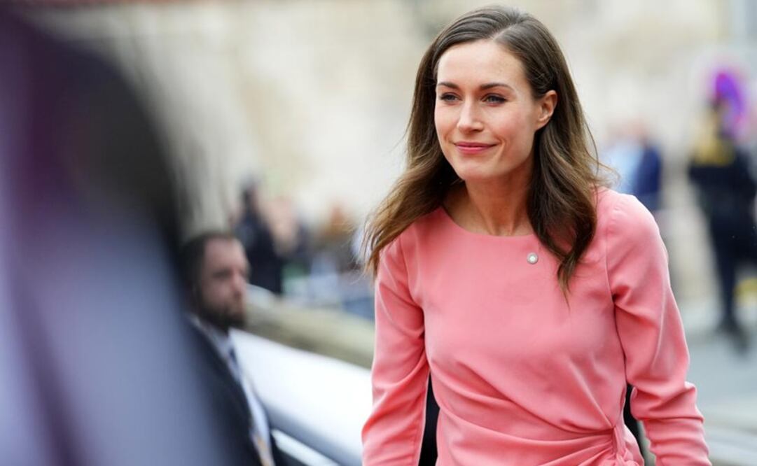 La primera ministra de Finlandia, Sanna Marin, llega a una reunión de la Comunidad Política Europea. Foto: AP 