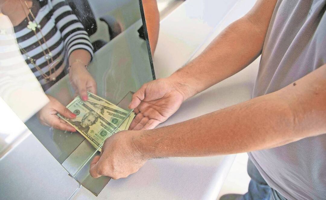 El promedio enviado por los connacionales a sus familiares fue de 374 dólares, de acuerdo con Banxico. Foto: Archivo/EL UNIVERSAL.