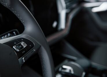 Los conductores prefieren los botones físicos de acuerdo con BMW