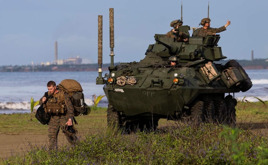 Maniobras militares
Integrantes de la 22ª Unidad Expedicionaria de Infantería de la Marina de Estados Unidos realizan maniobras en la playa El Faro, en Arroyo, el 25 de septiembre de 2025, como parte de ejercicios militares en la costa sureste de Puerto Rico. Estas prácticas se desarrollan en un contexto de aumento de la presencia militar estadounidense en el Caribe ante el conflicto con Venezuela. Foto: Xavier J. Araújo / El Nuevo Día, Puerto Rico