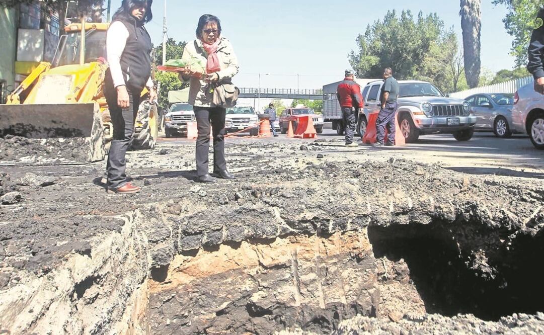 Socavón en la delegación Iztapalapa (Foto: Archivo/El Universal)