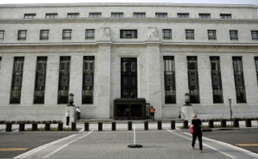 Turbulencia en mercados podría posponer alza de tasas en EU